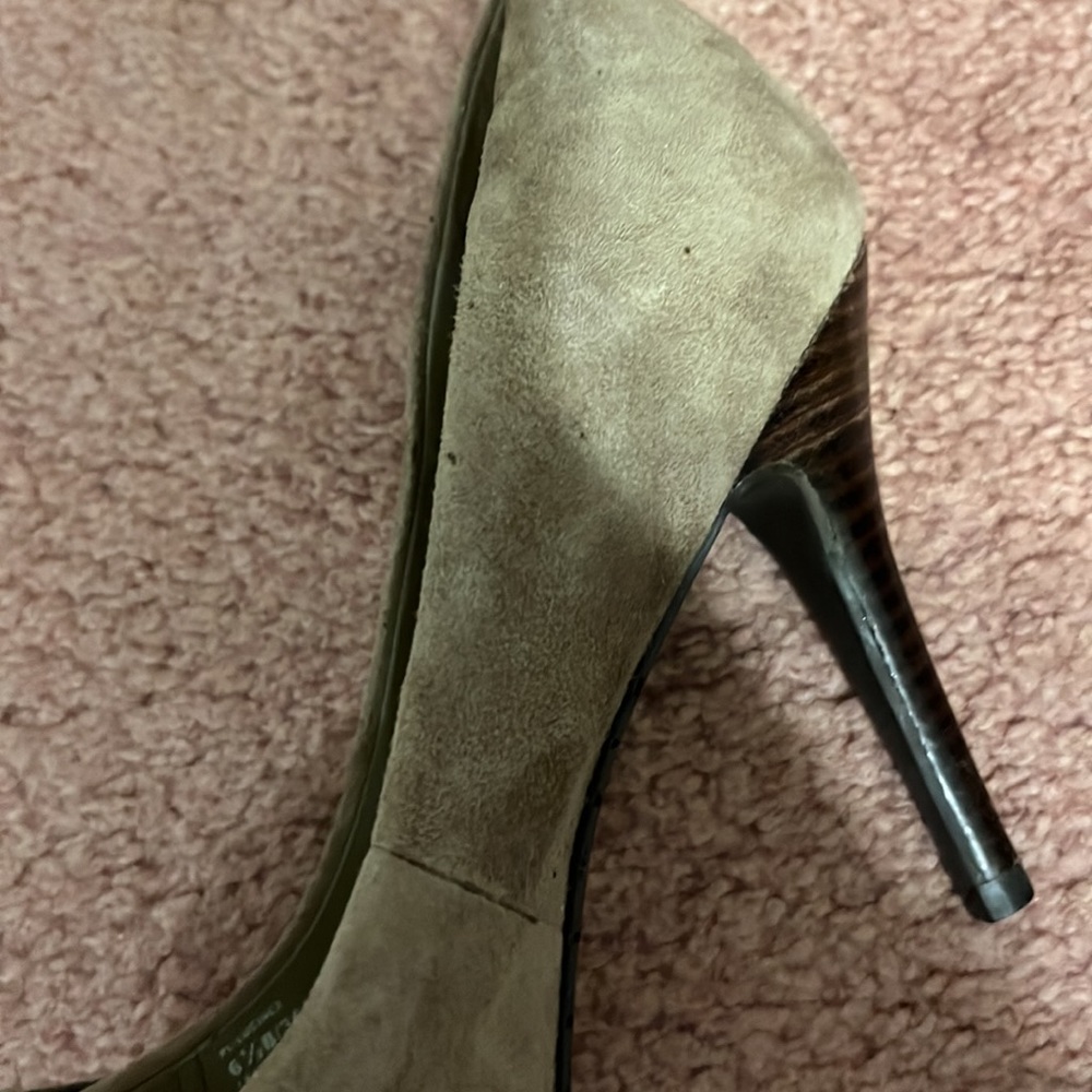 Tan Heels - Picture 3 of 4